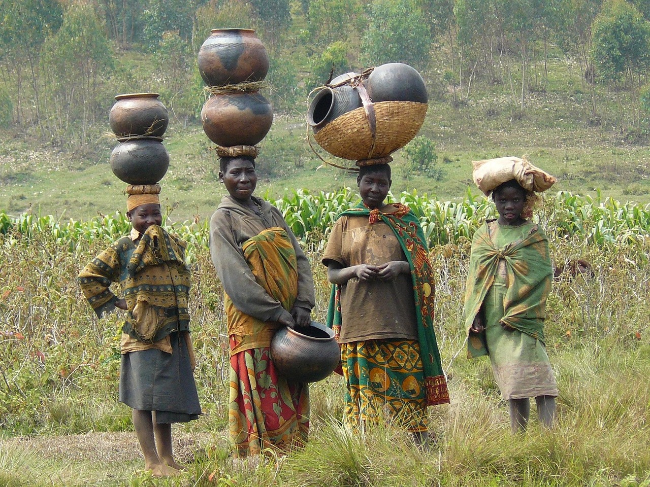 batwa, women, traditional, pots, kiganda, muramvya, africa, african, watching, looking, batwa, batwa, batwa, batwa, batwa